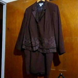 Emily (2) Pc Skirt Suit, Size 26W Skirt has zipper and back split